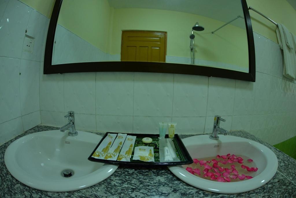 New Golden Forward Hotel Rangoon Eksteriør billede