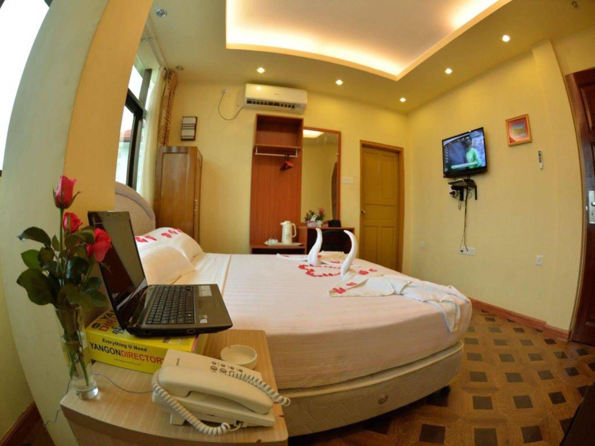 New Golden Forward Hotel Rangoon Eksteriør billede