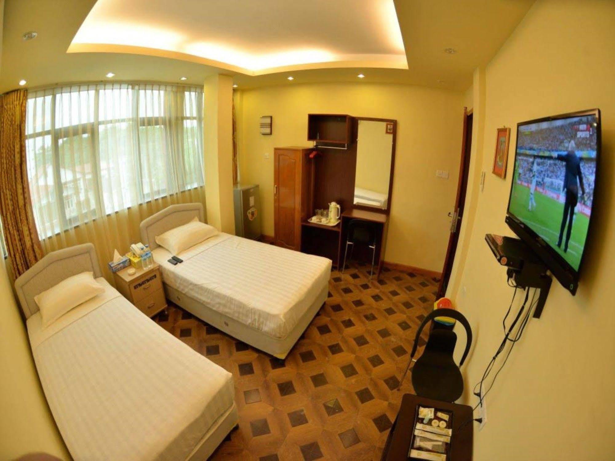 New Golden Forward Hotel Rangoon Eksteriør billede