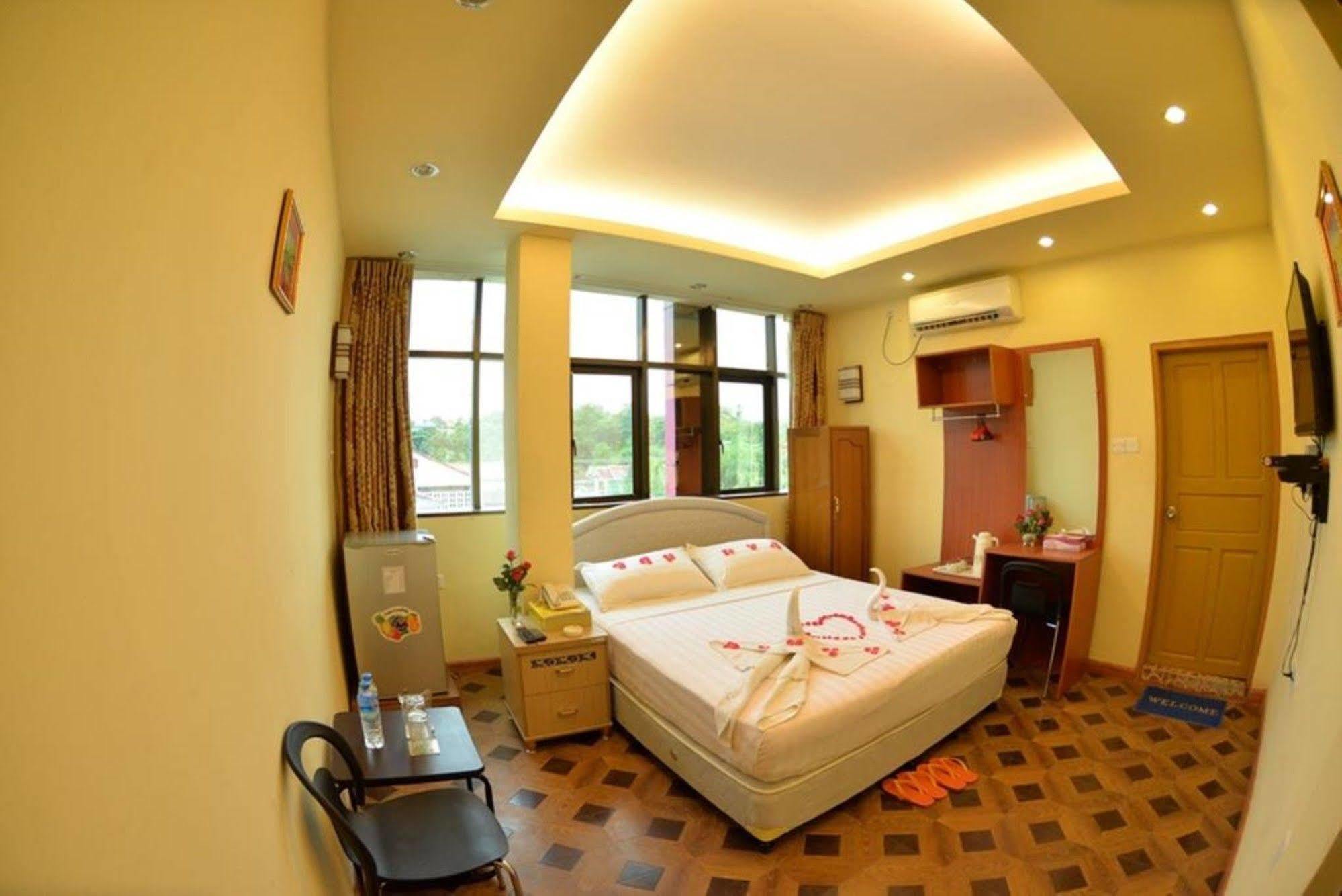 New Golden Forward Hotel Rangoon Eksteriør billede